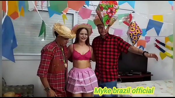 Muito sexo anal e vajinal na festa de arraial de São João 2025 com a delÃcia lia loci ela adora sexo anal veja completo no Red e sheer