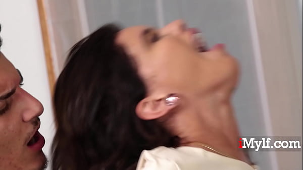 MILF Oral Lesson: Stepson Learns From Stay-At-Home Mom